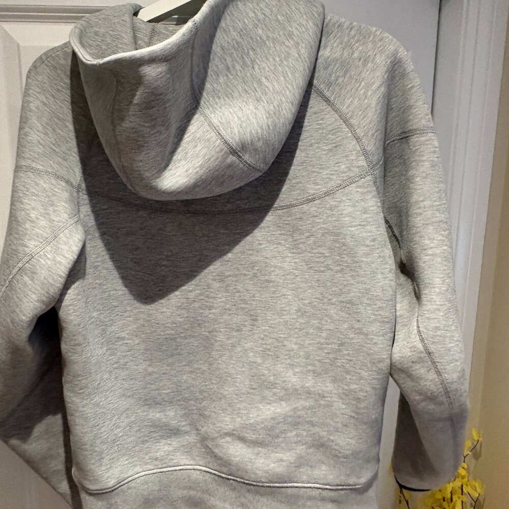 nike tech - Picture 2 of 2